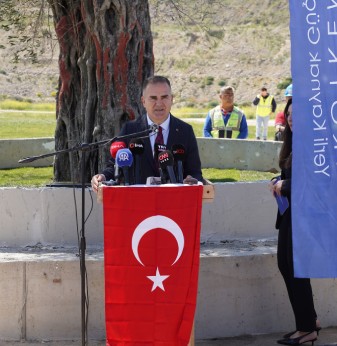 Taşınan her zeytin ağacı için yeni bir fidan: Milas’ta 4 bin fidan toprakla buluştu
