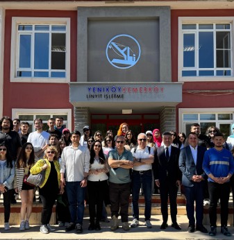 Ziraat fakültesi öğrencileri taşınan zeytinleri yerinde gördü